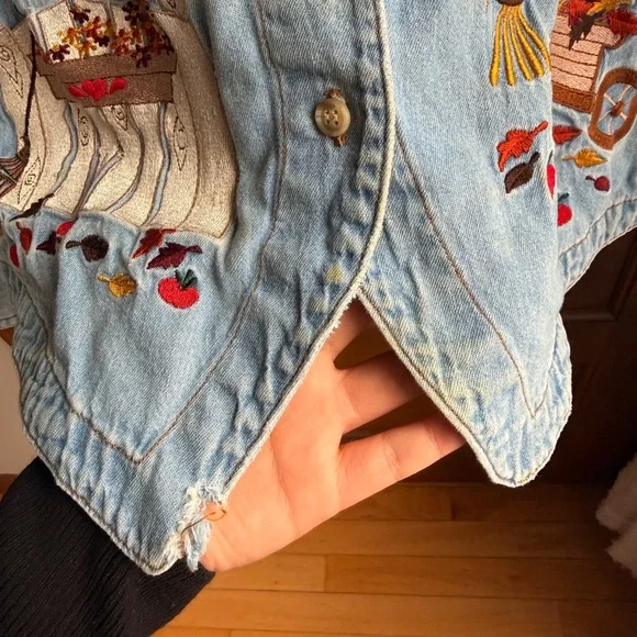 Vintage Women’s Bill Blass Denim Button Down - Picture 3 of 7